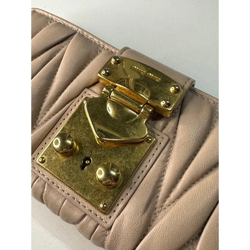 Women's Miu Miu Wallet One Size Beige Gold